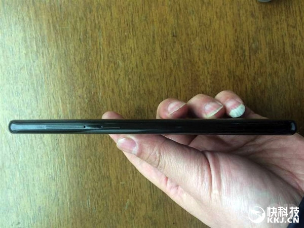 三星Galaxy S8真機照大曝光：屏佔比逆天！