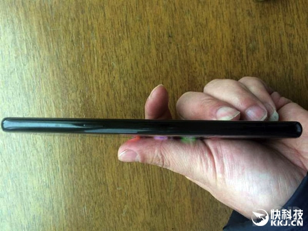 三星Galaxy S8真機照大曝光：屏佔比逆天！