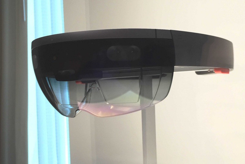 hololens-irl-3_resize1