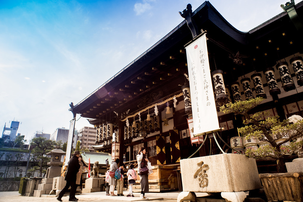 [面白日本 日本宗教搞不懂(三)神社拜拜不拿香!跟著这样拜,有保佑!